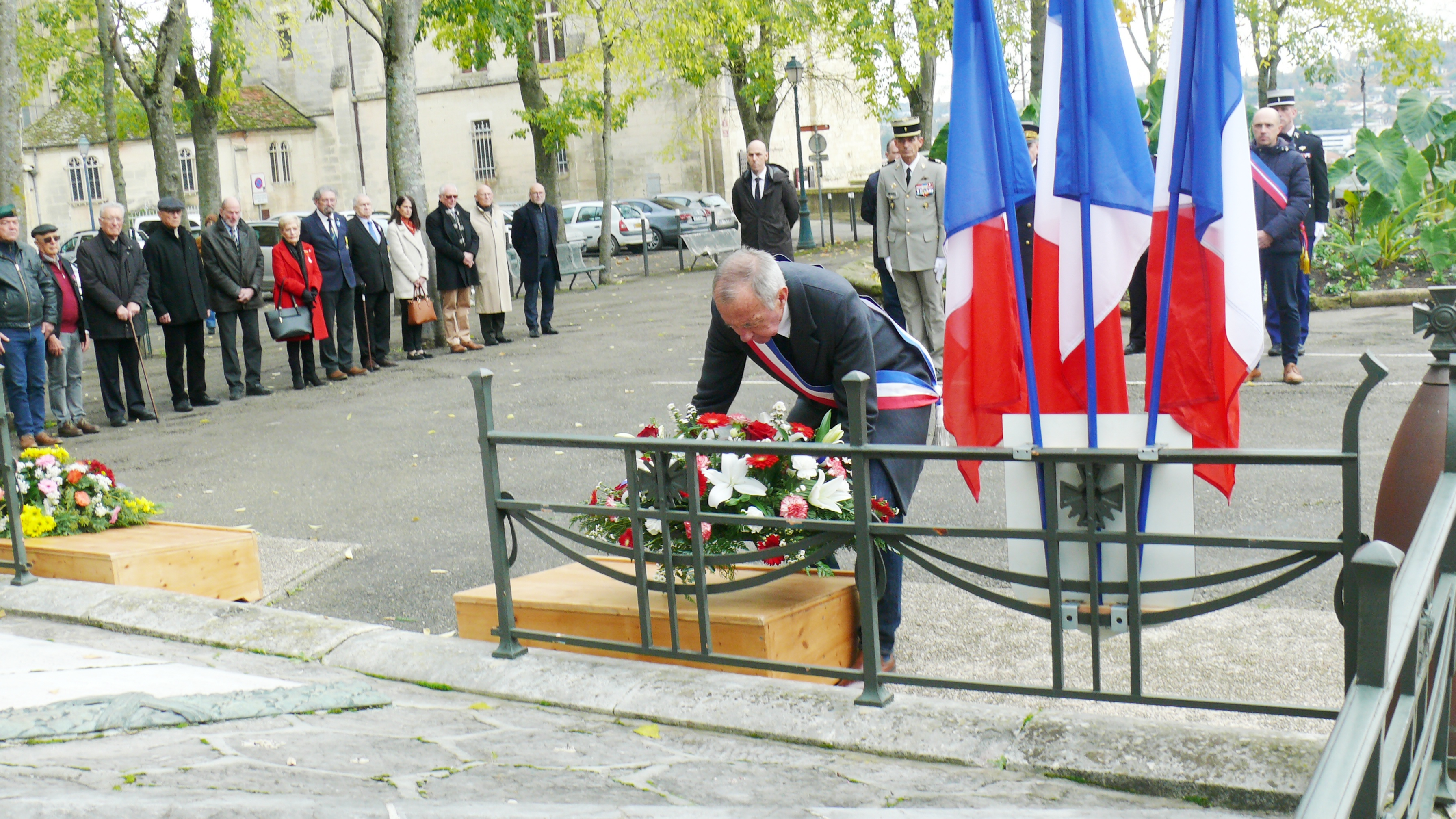 Dépôt de gerbe par Jean-Claude Pasqualini.