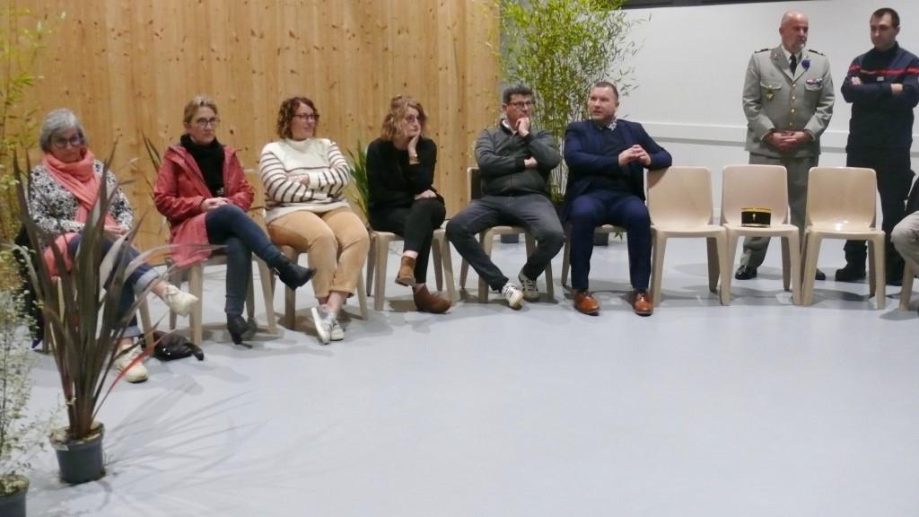 et les représentants des institutions