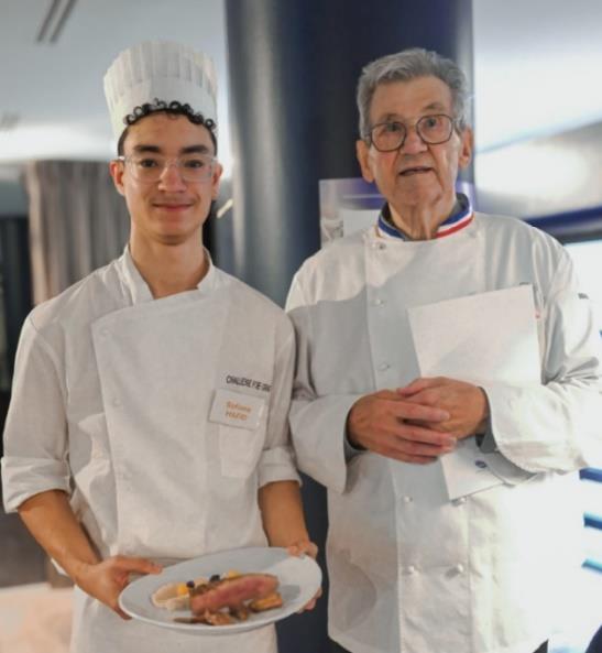 Sofiane accompagné du Chef MOF Guy Legay, ex-Chef du Ritz