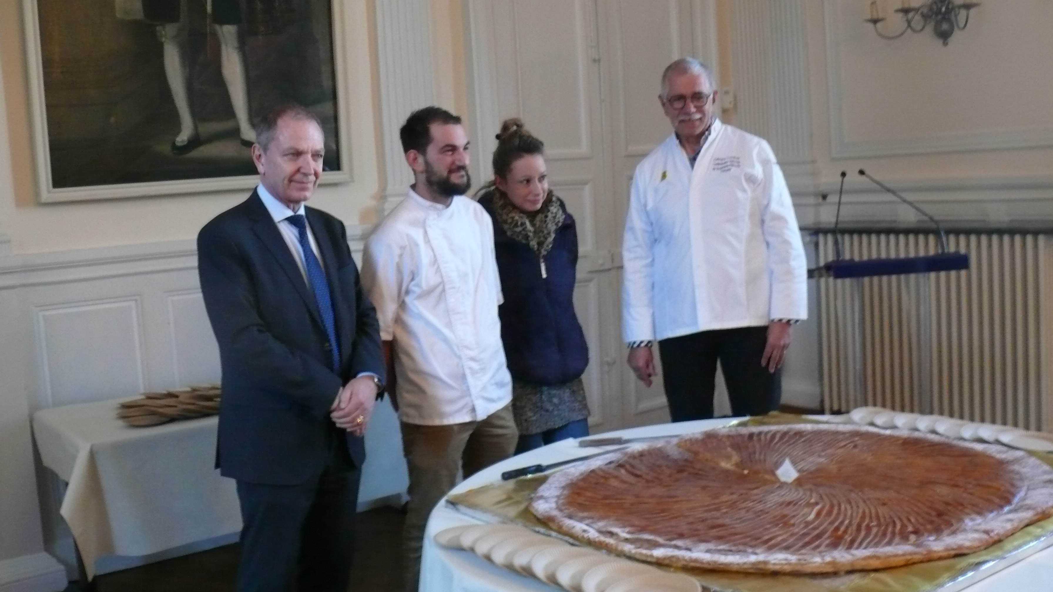 Aloïs et Mallaury  entourés de Alain Castanier et Gérard Louvet.