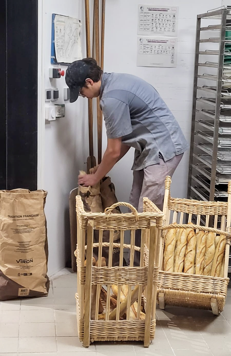 Tomi au travail