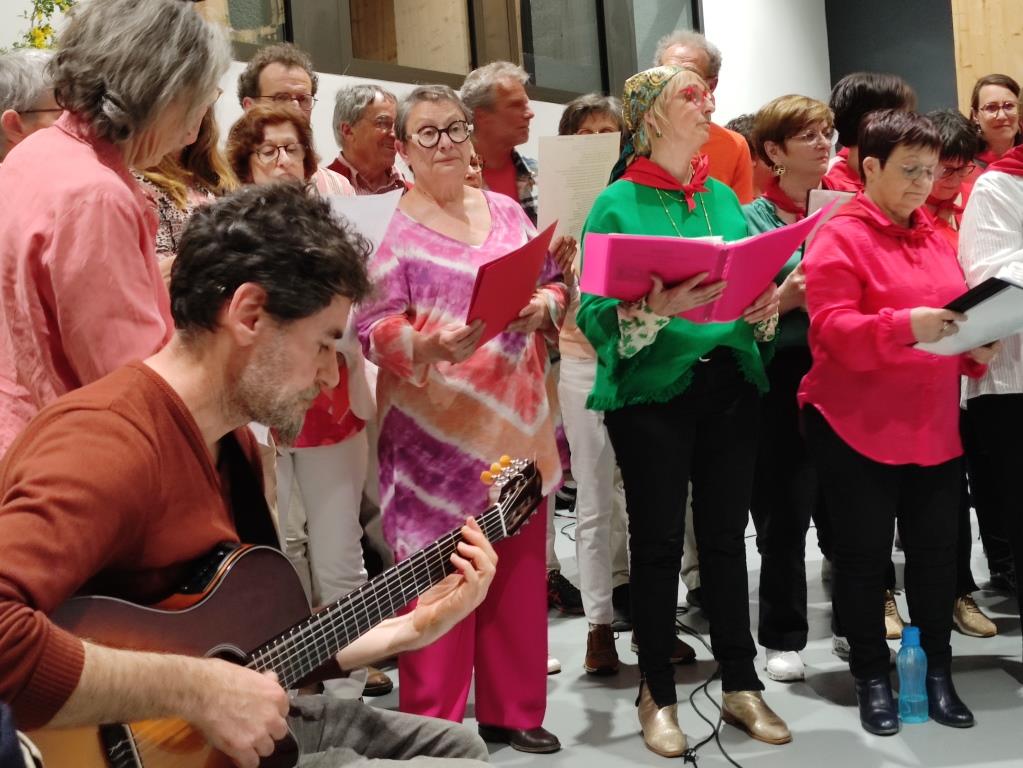 Pavie en choeur, Que ban he auei , Les Choeurs de l'Arrats