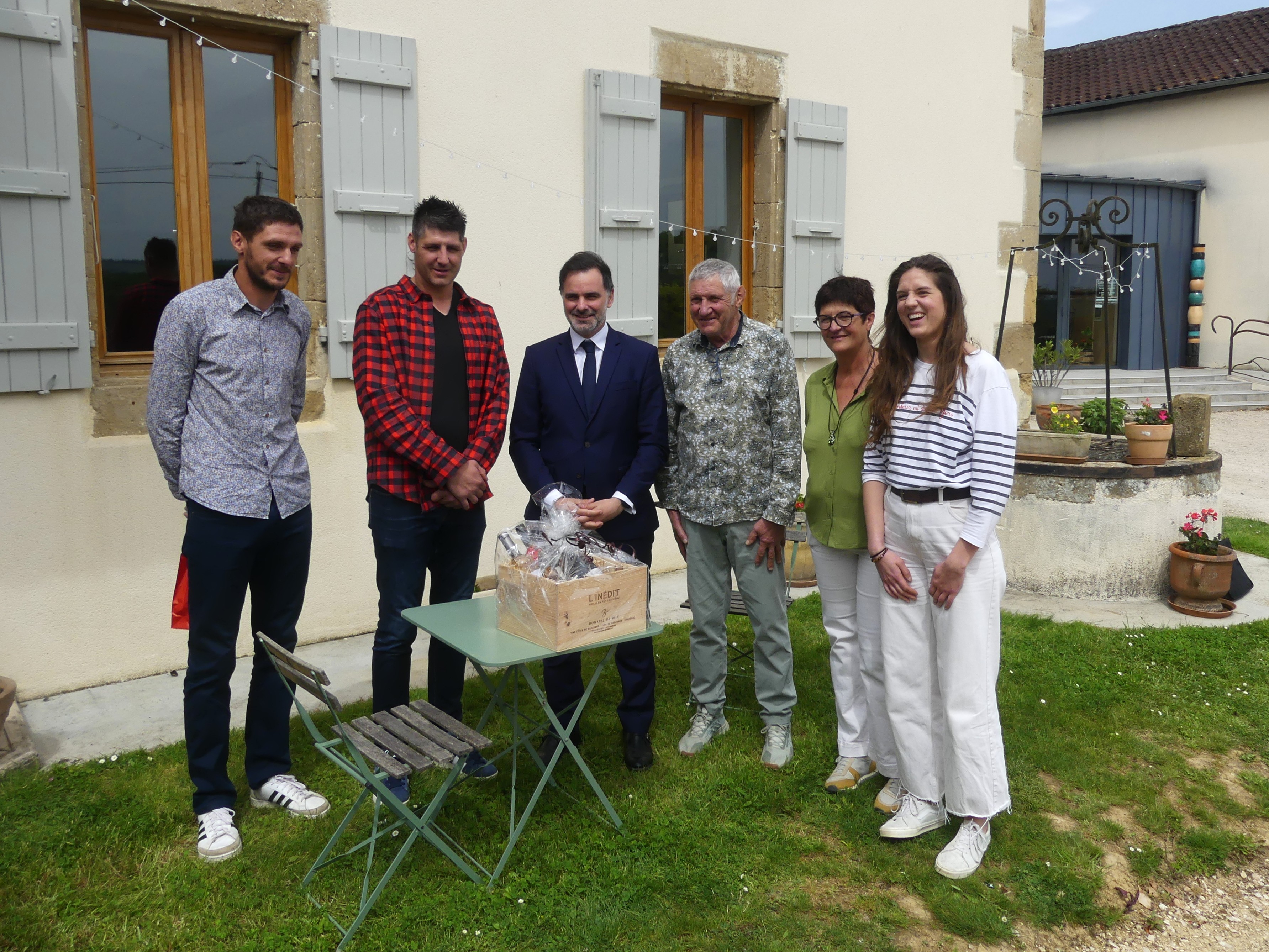 la famille Dela Vedove entoure le ministre