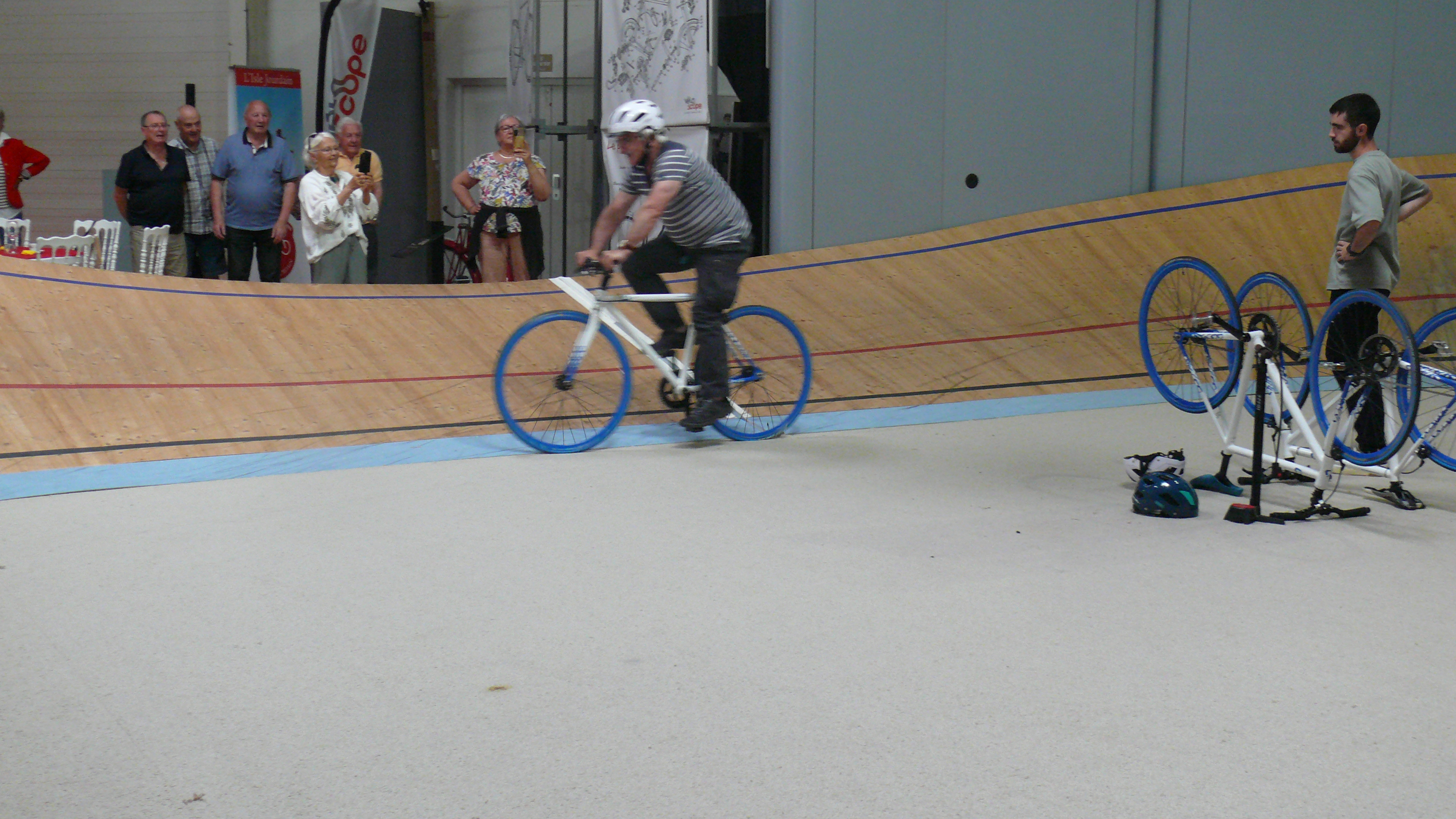 Yves Gaye sur le vélodrome.