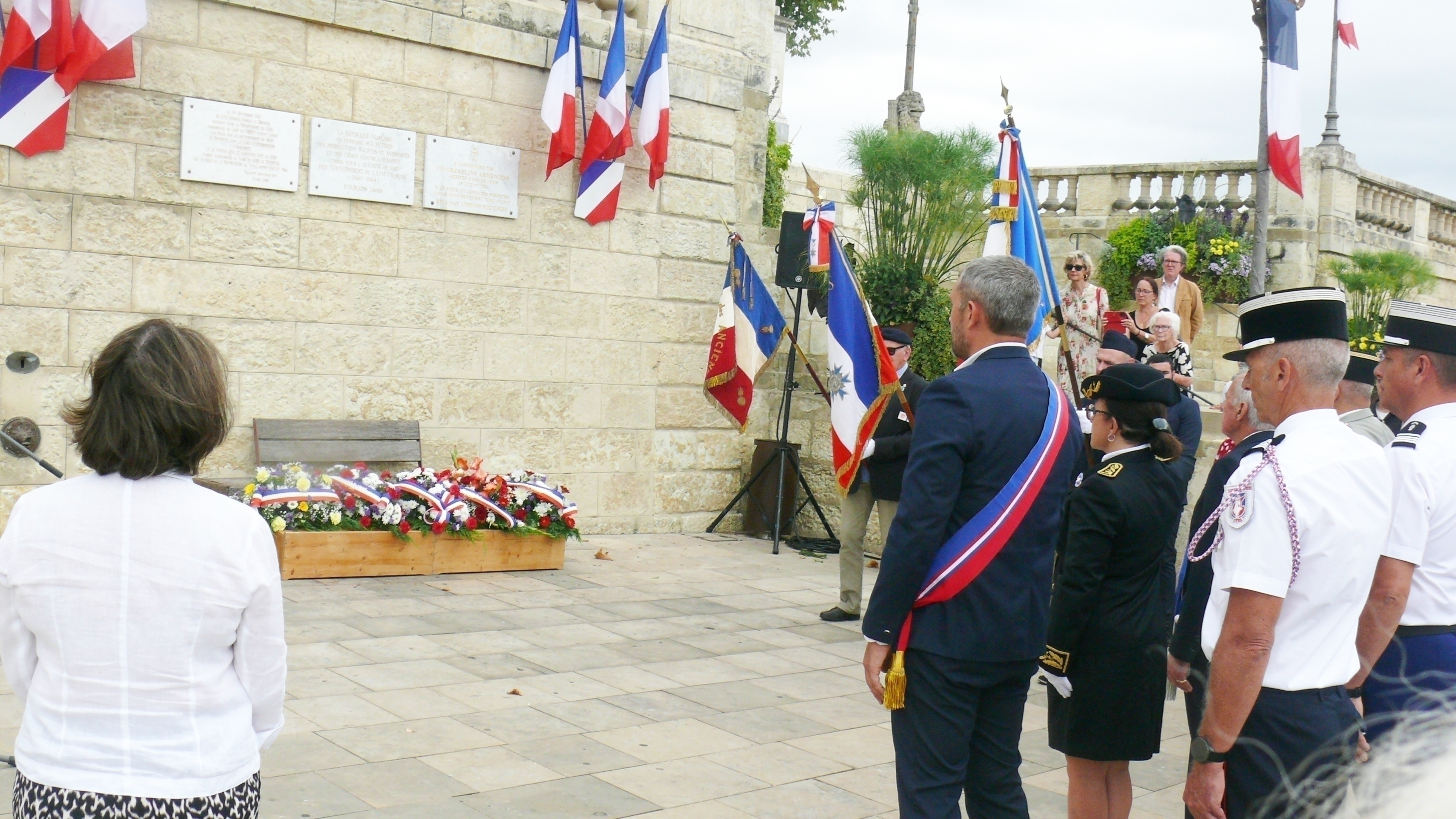 Minute de silence.