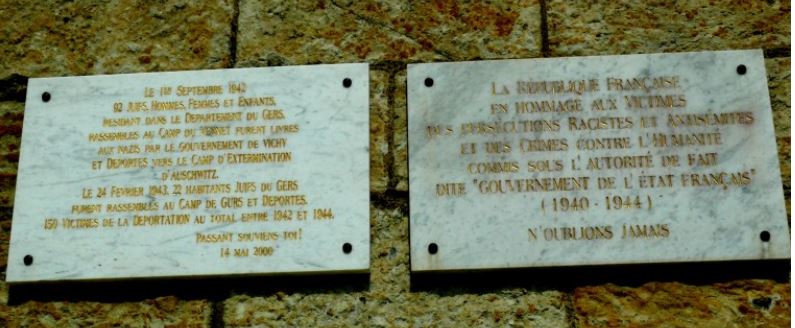 Plaques commémoratives.