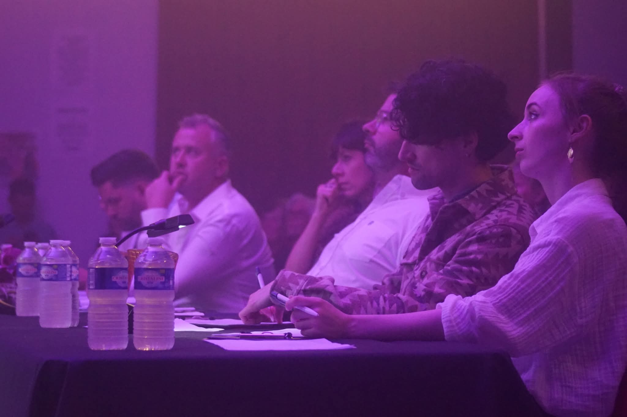Le jury en pleine écoute