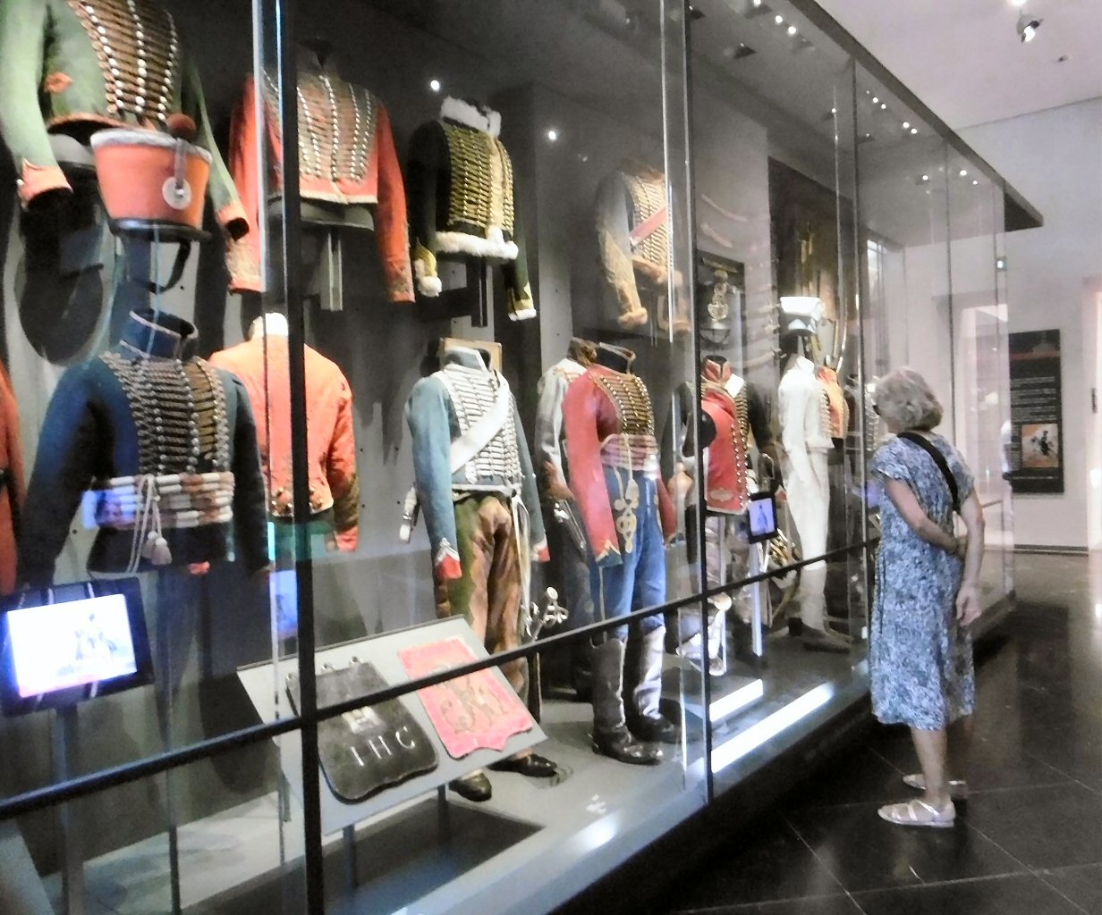 Belles tenues  des hussards de tous les pays