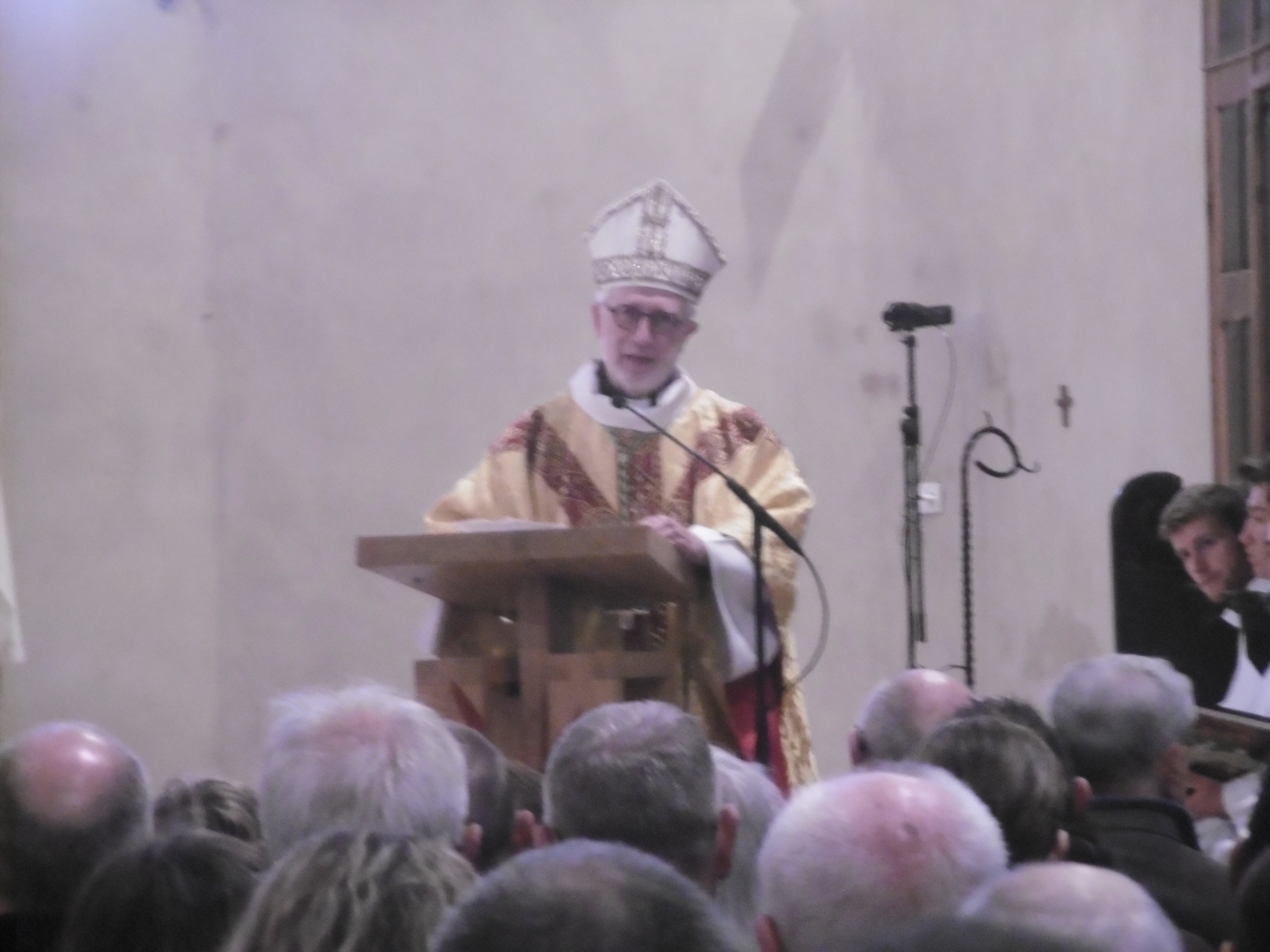 Monseigneur Lacombe durant son hom"lie