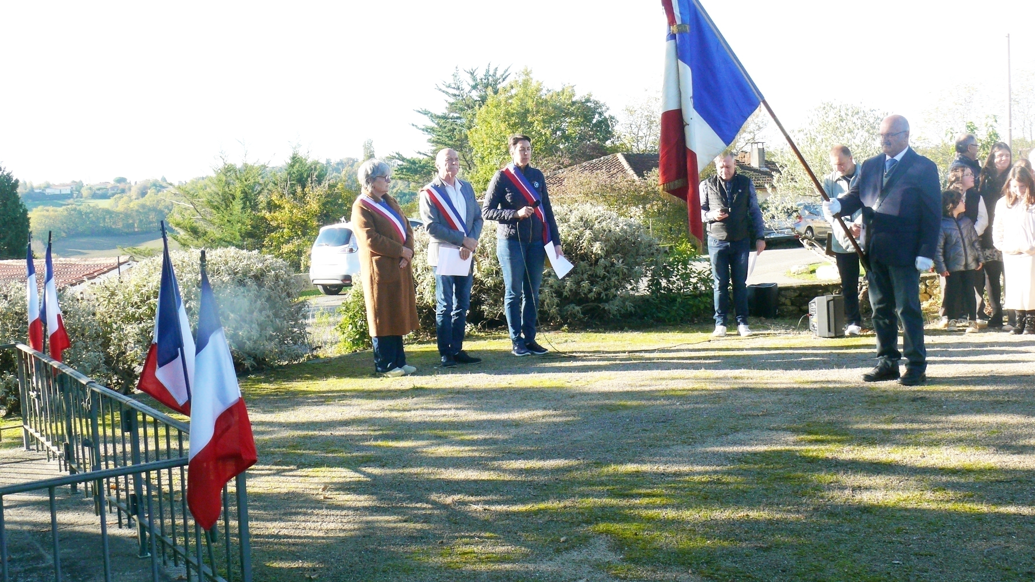 Au monument aux morts;