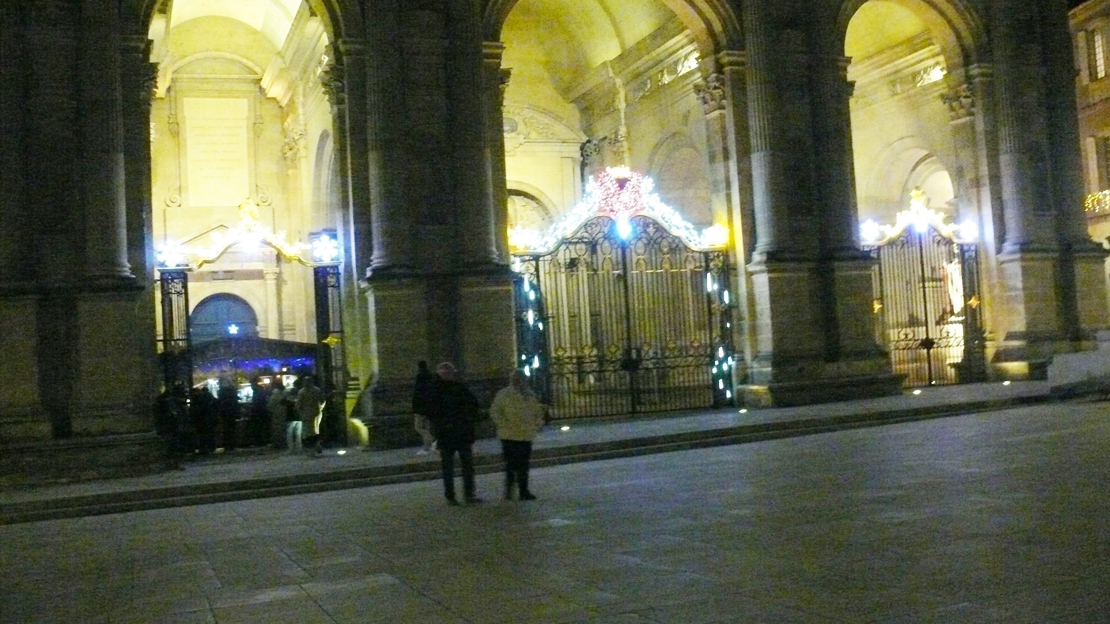Lumineuse entrée de la cathédrale.