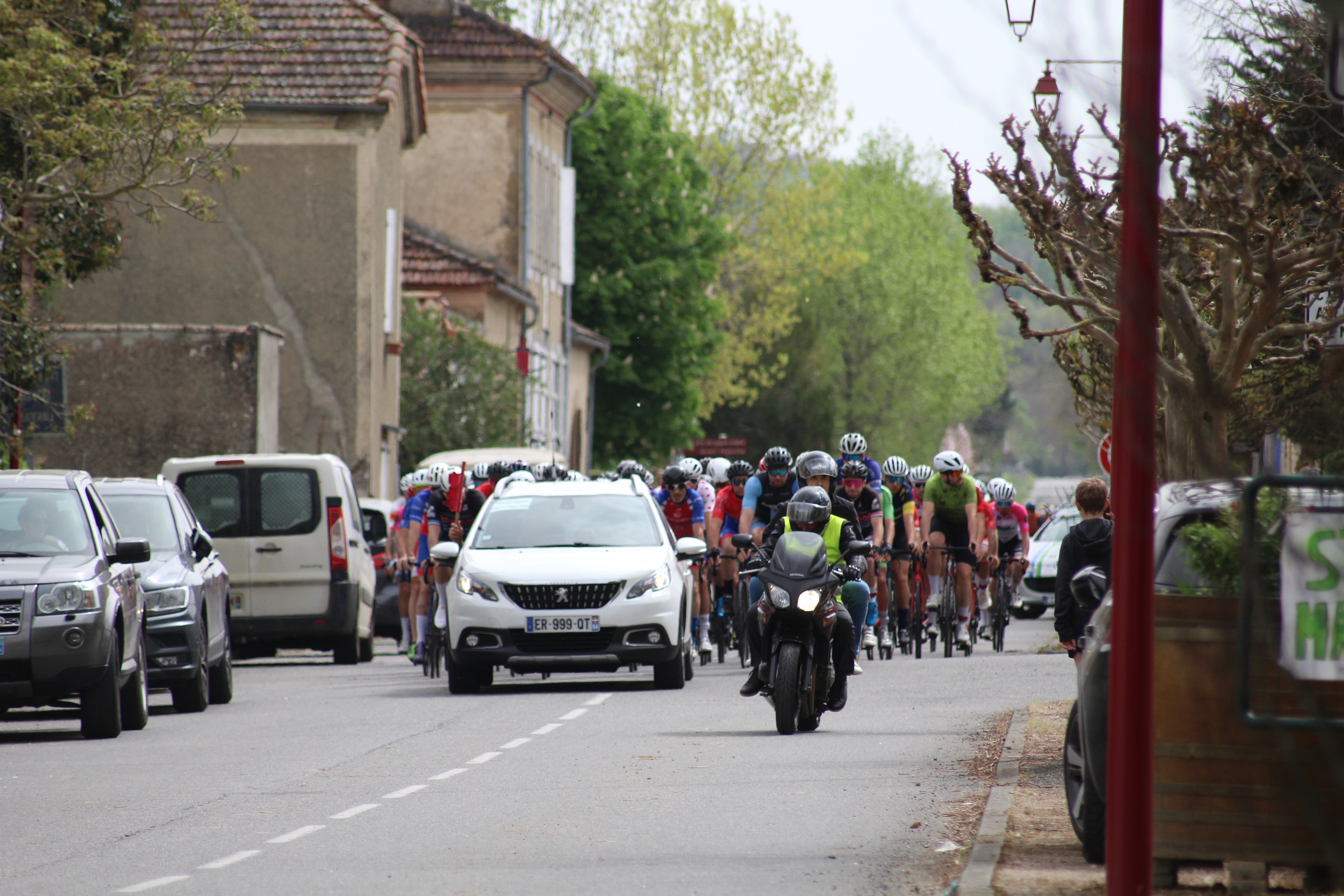 Un tour cycliste parfaitement encadré et sécurisé Ph archives Lionel Lemaire