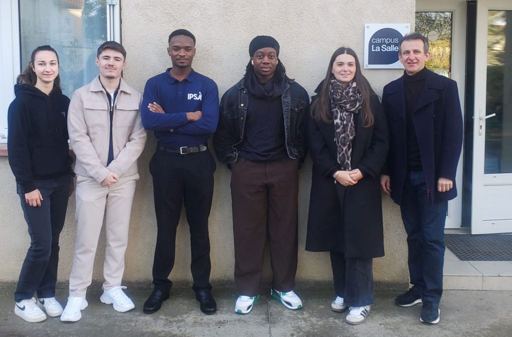 Les anciens élèves présents au Forum
