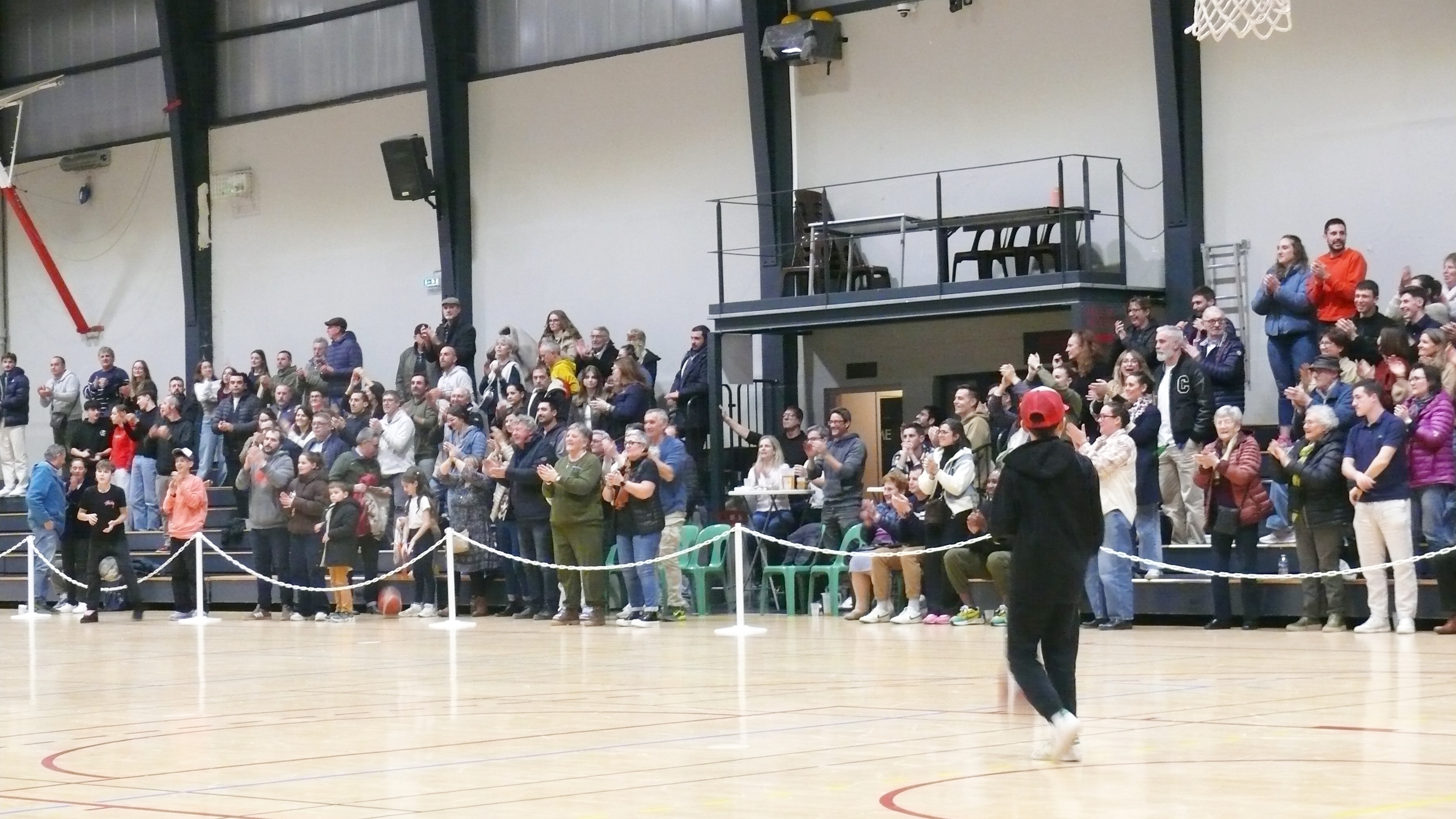 Le public conquis applaudit les joueurs auscitains.
