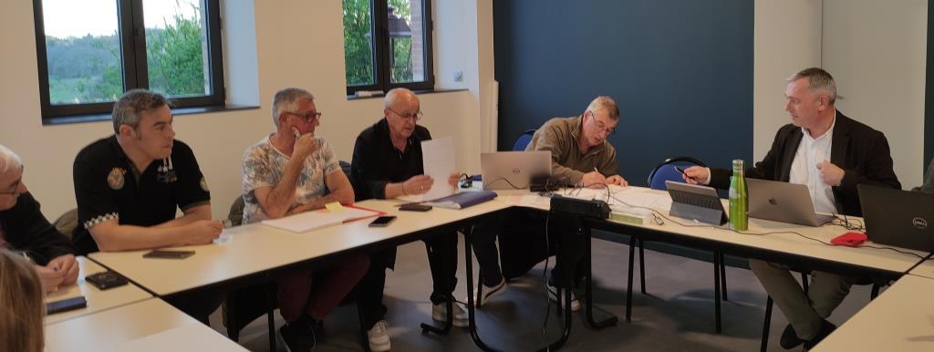 la séance protocolaire.