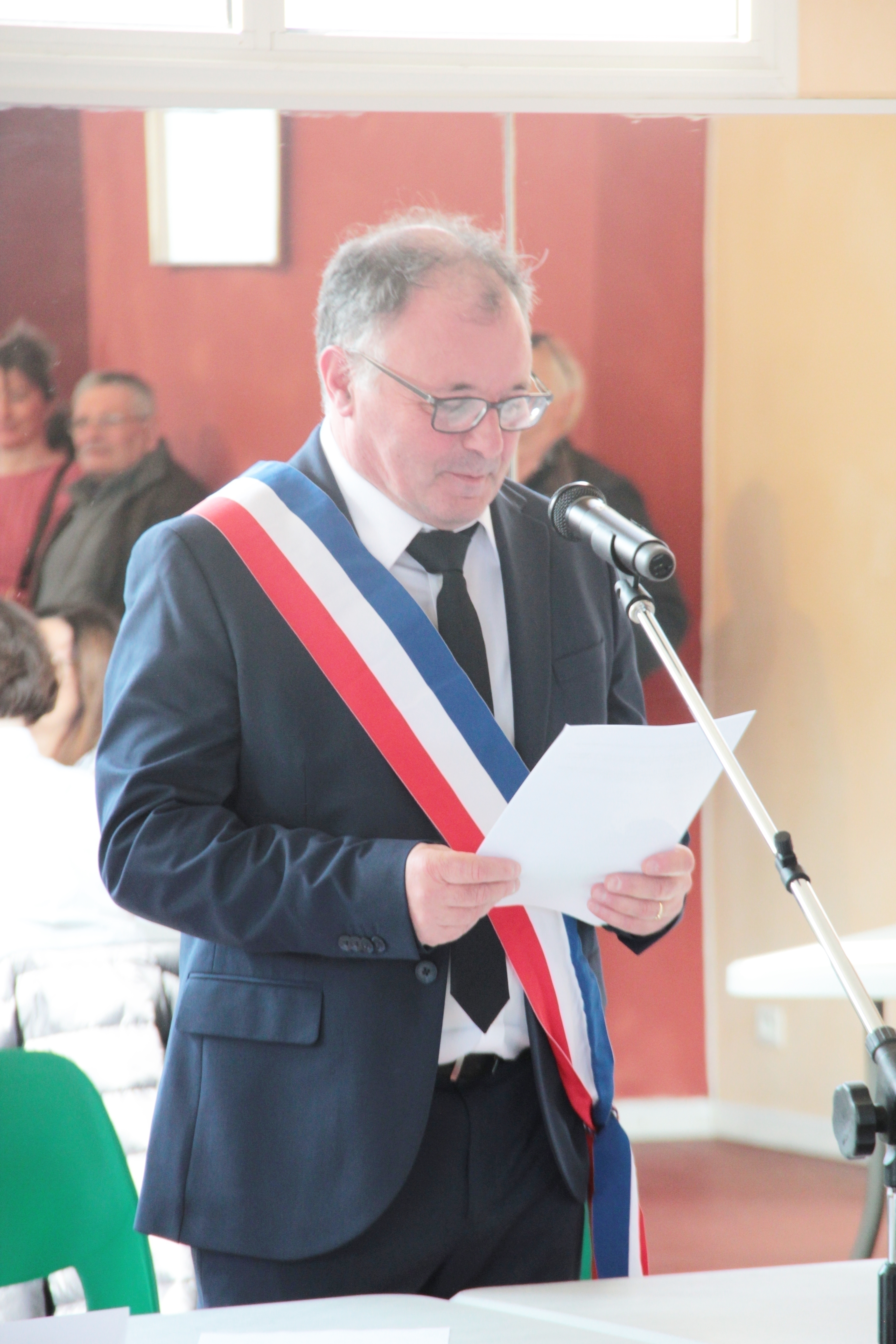 Philippe Biaute lors de la lecture des droits et obligations des élus.