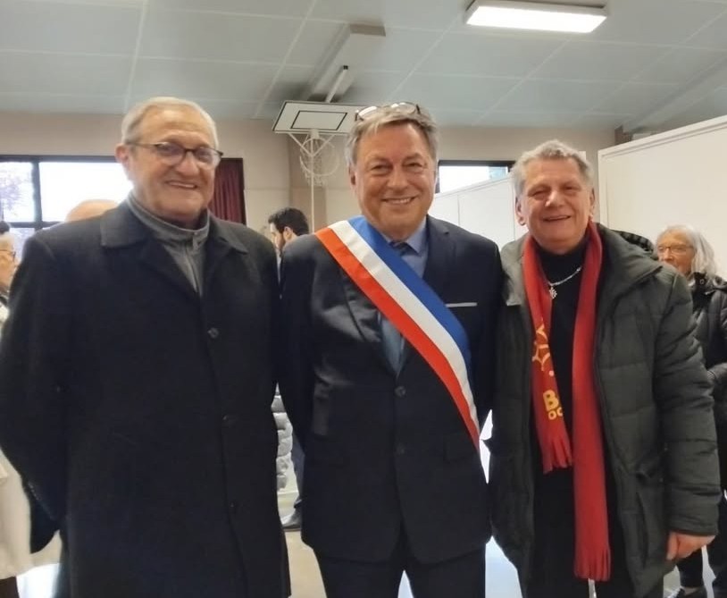 Mr le Maire Eric Bizard avec Michel Ghirardi Maire de 1977 à 1995 et Jluc Davezac Maire adjoint, élu de 2001 à 2020