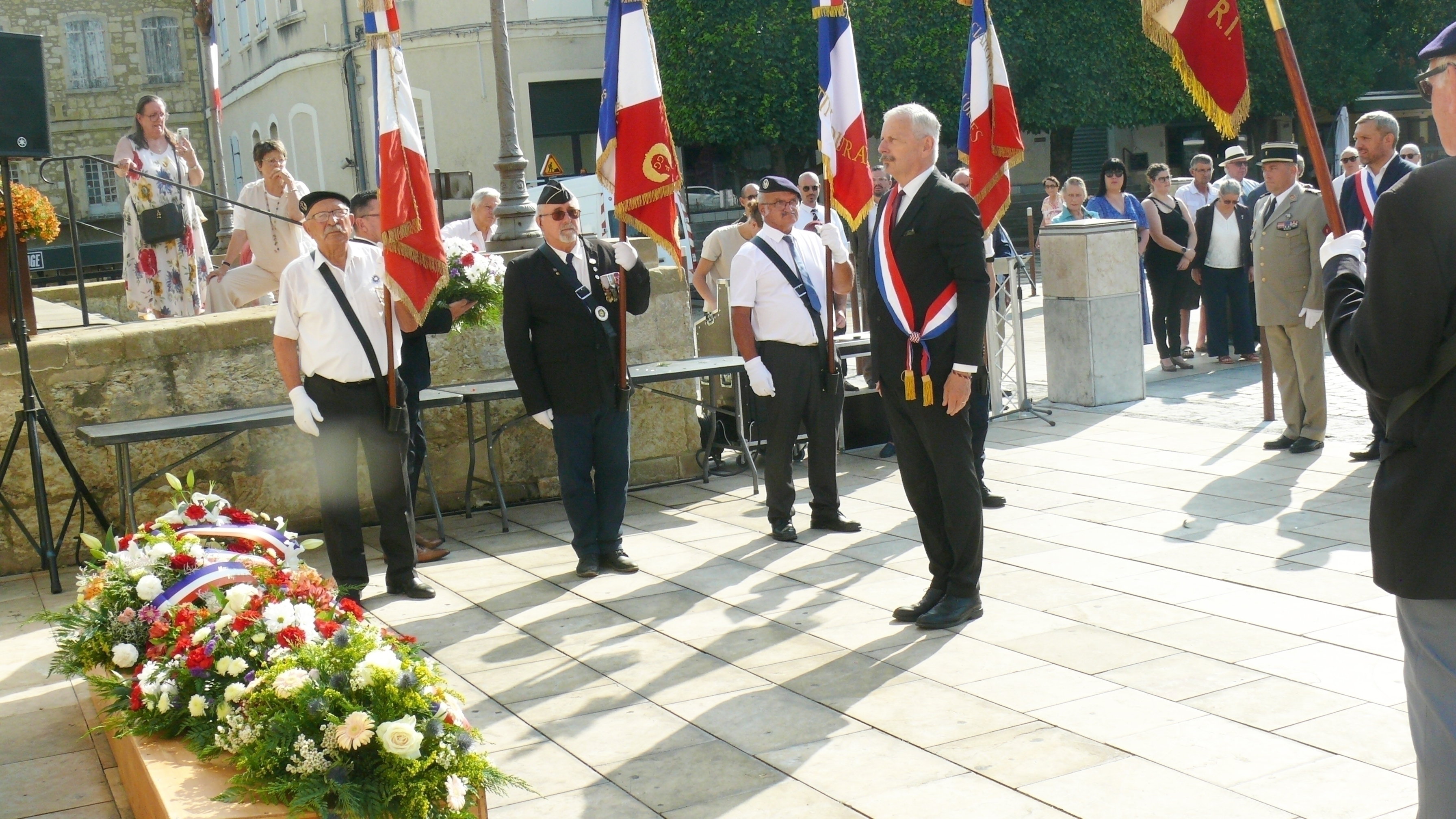 Jean-René Cazeneuve.