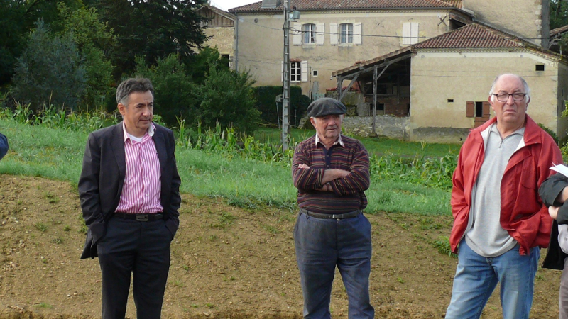 CASTILLON MASSAS : LE CARREFOUR DE MESTRESSENS D