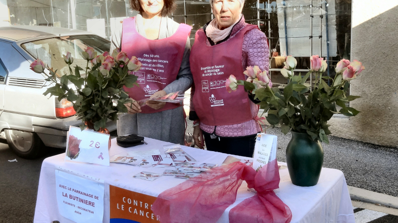 Les bénévoles de la Ligue sur le marché 