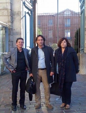 A la porte de la préfecture Jean-Luc, Christophe, Bérangère tête de liste du Gard