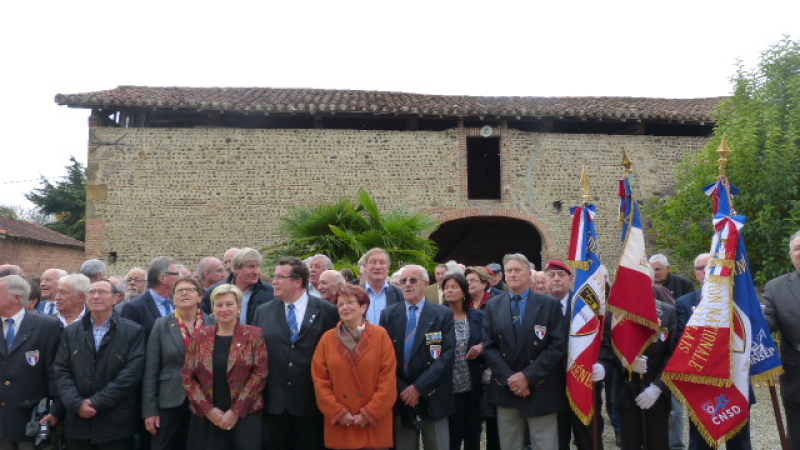 Hommage à la mémoire du colonel Dupont