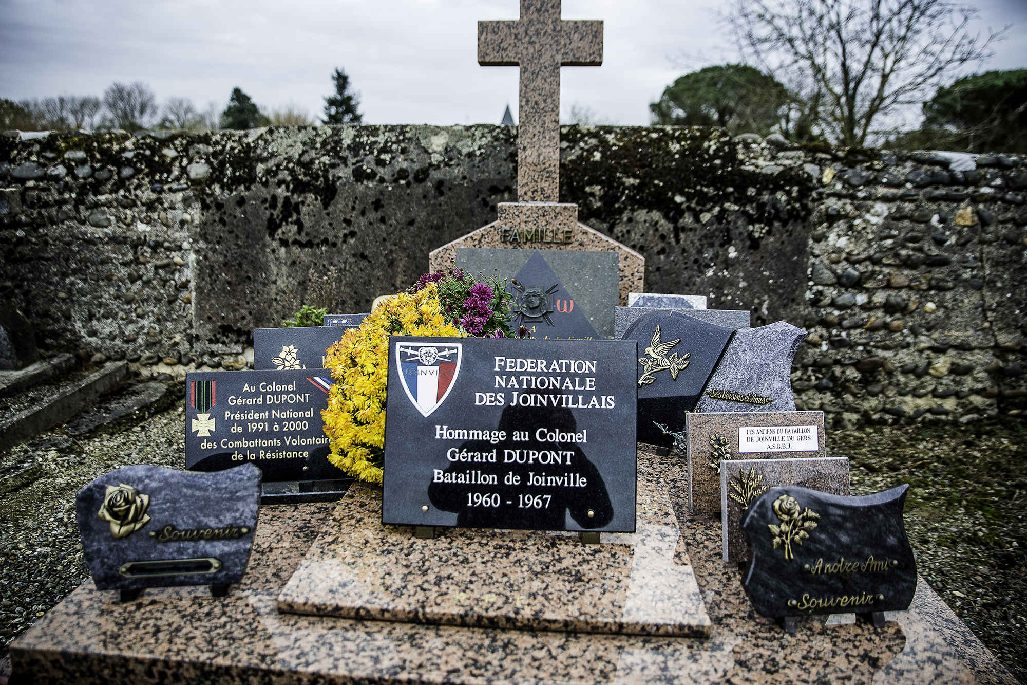 La tombe avec la plaque des Joinvillais 1bis 201115.jpg