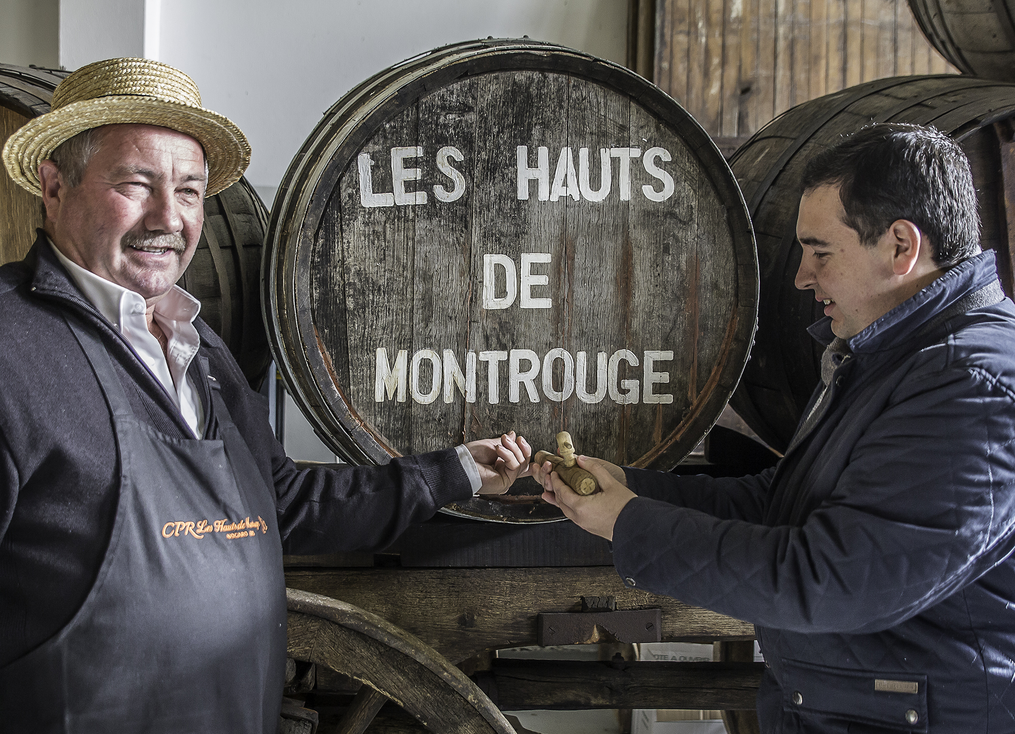 Vincent Gouanelle se prépare à percer le tonneau 2bis 211115.jpg