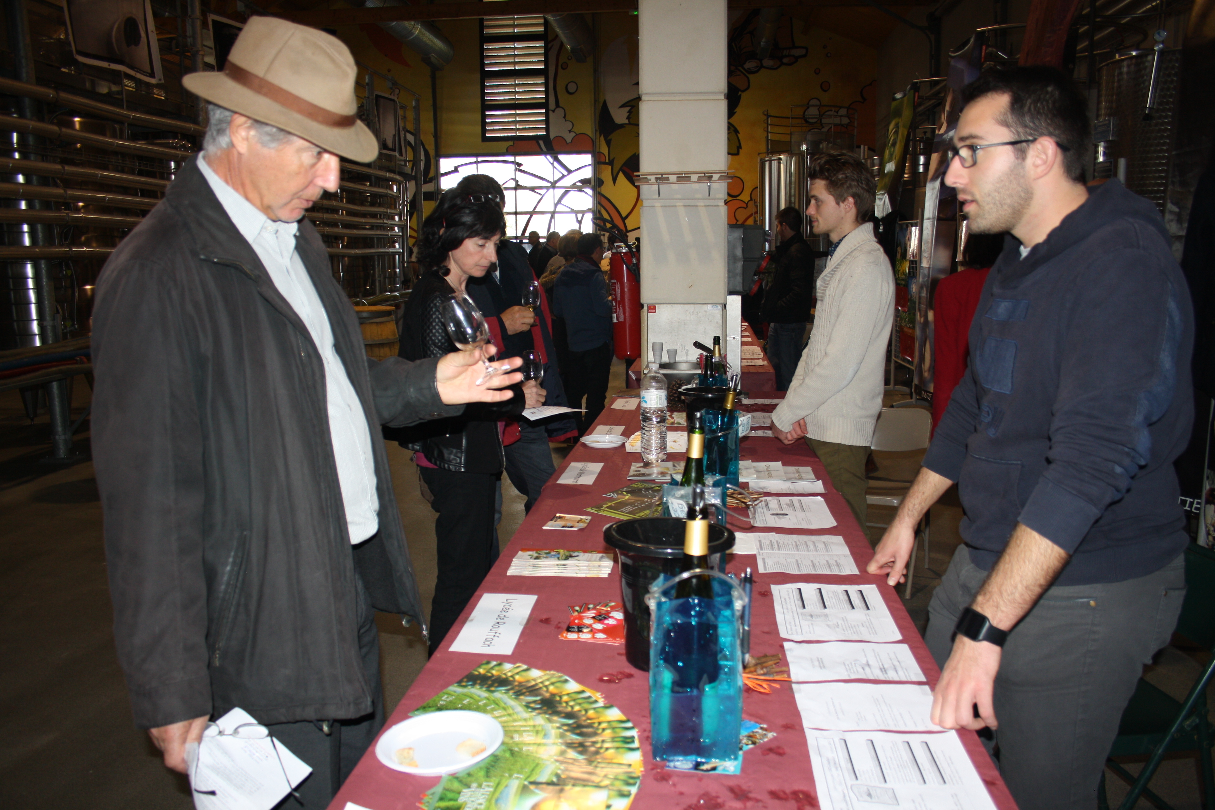 RISCLE SALON VIN LYCEE 2015 006.JPG