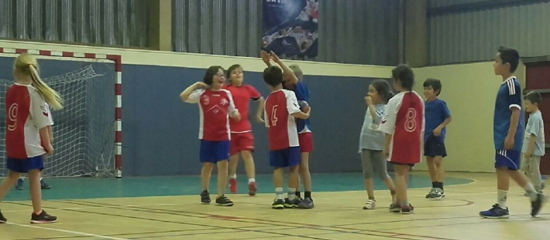 CONDOM / HANDBALL /