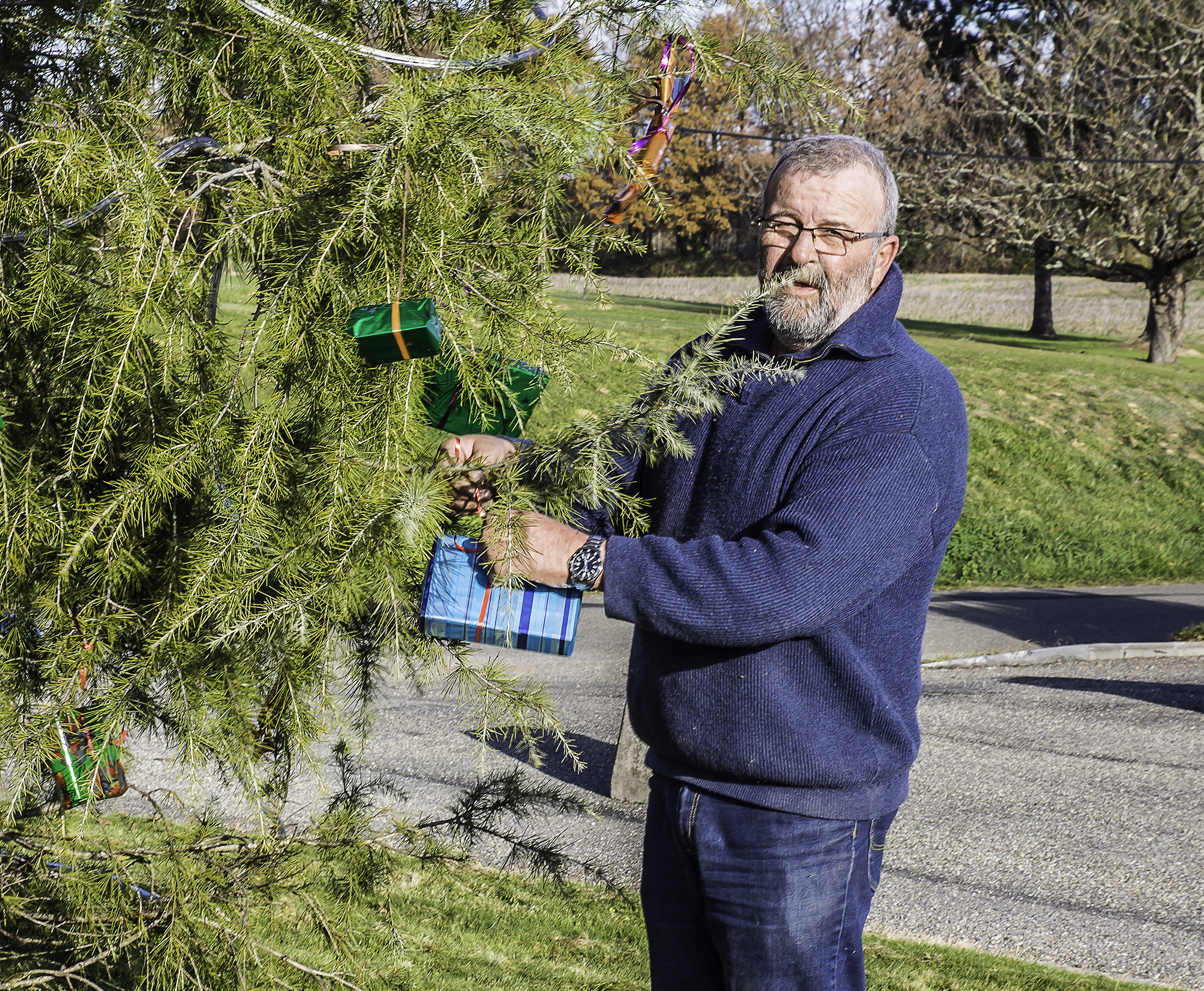 Michel Brazzalotto au sapin 1bis 121215.jpg
