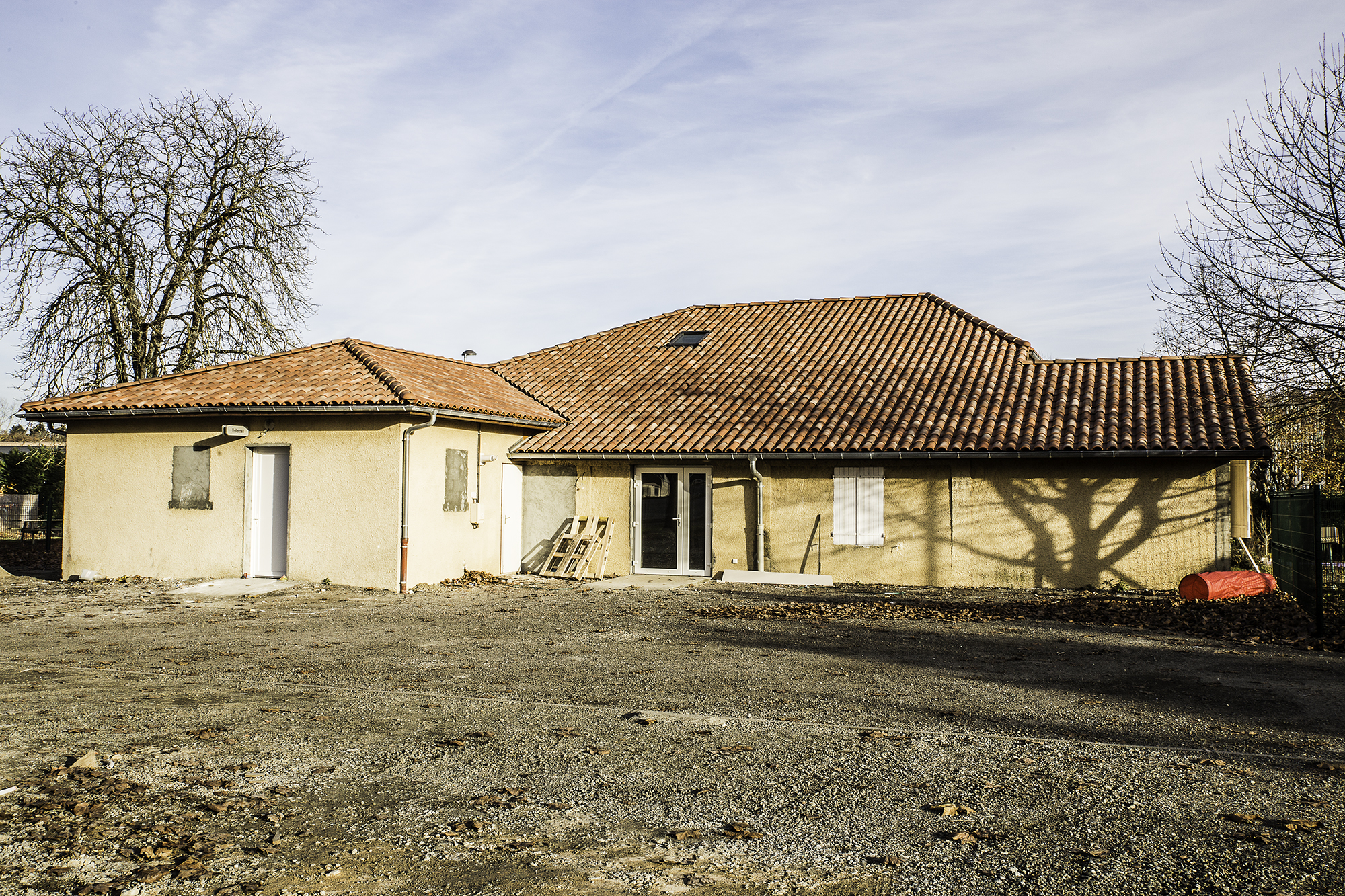 Façade sud-ouest du Clan 1bis 131215.jpg