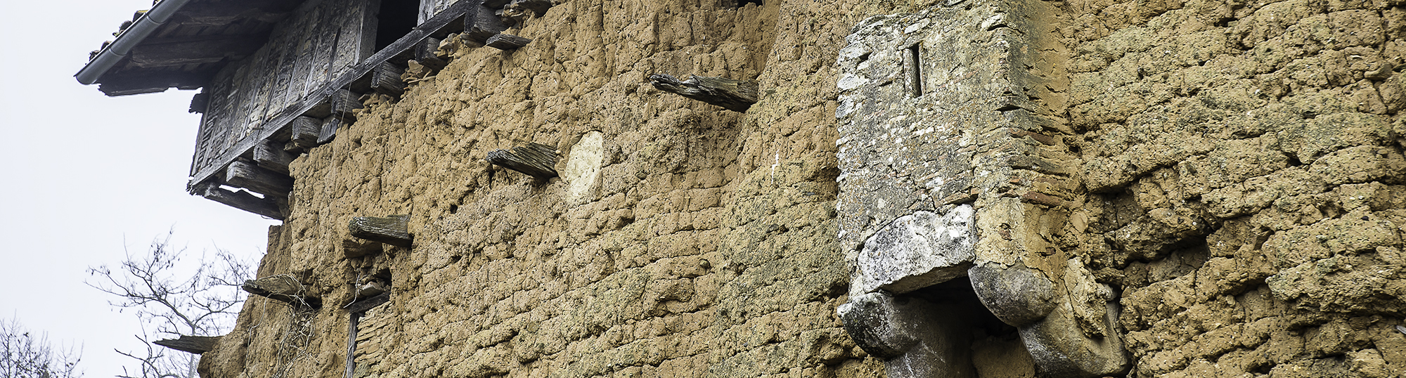 Le mur de terre crue