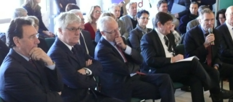 AUCH Le ministre de la ville, de la jeunesse et des sports, Patrice Kanner, a officialisé le « Contrat de ville du quartier prioritaire du Grand Garros à Auch »