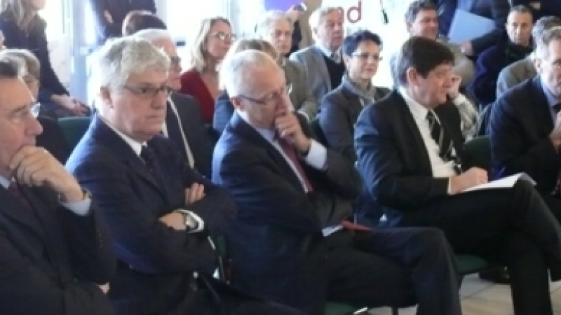 AUCH Le ministre de la ville, de la jeunesse et des sports, Patrice Kanner, a officialisé le « Contrat de ville du quartier prioritaire du Grand Garros à Auch »