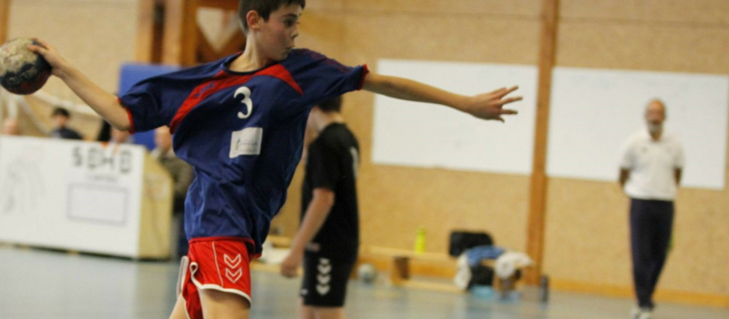 CONDOM / HANDBALL /