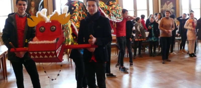 LE DRAGON EST  ENTRÉ DANS LA MAIRIE