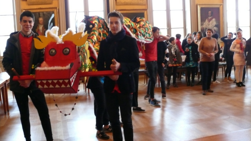 LE DRAGON EST  ENTRÉ DANS LA MAIRIE