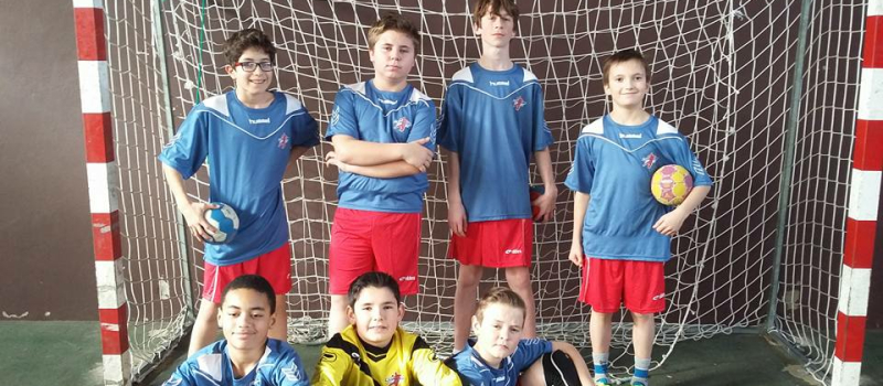 CONDOM / HANDBALL /