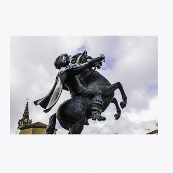1 Statue équestre d'Artagnan rapière cassée 030313.jpg