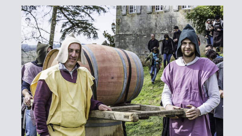 Saint Mont Vignoble en fête: on perce le tonneau