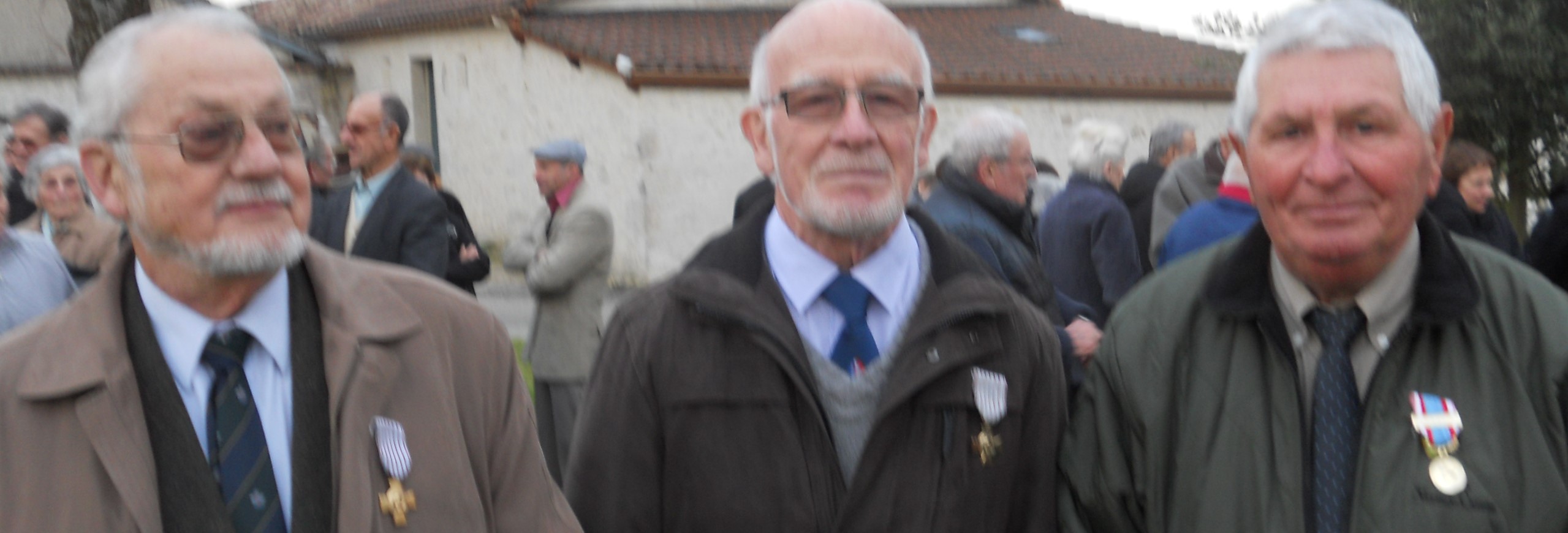   Jean-Marie Béraud, Jean Lust ont reçu la croix du Combattant,  Bruno Robert Appriletti  la médaille Commémorative avec agrafe Algérie.