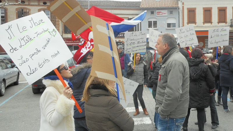 L'ISLE-JOURDAIN  -  DES EMPLOYÉS MUNICIPAUX EN GRÉVE  -  
