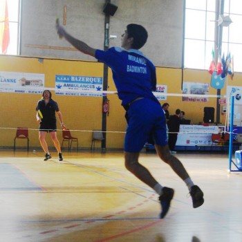 badminton saut.jpg