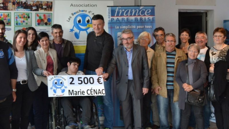 Les Bouchons d'amour ont remis un chèque de 2 500 euros