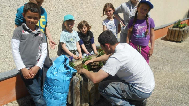 LES  PETITS JARDINIERS DE RECUP'ART