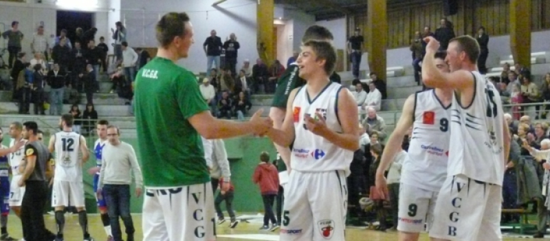 BASKET-BALL NM2  Valence-Condom-Mont-de-Marsan : Tous en vert et blanc