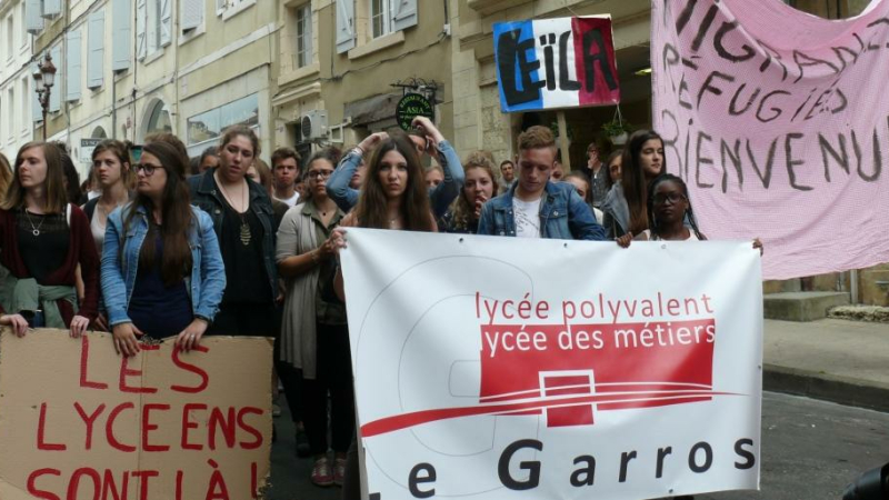 Quatre lycéens sans papiers soutenus par leurs camarades pour garder l'espoir d'obtenir une carte de séjour