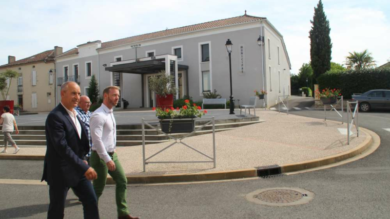 Castelnau-Labarrère  : Le sous-préfet était en visite