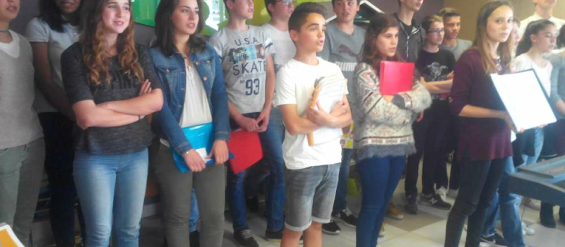 Cazaubon : Les collégiens ont chanté pour leurs aînés